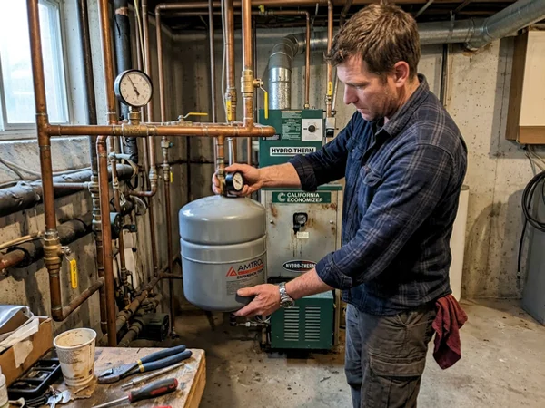 Checking expansion tank pre-charge pressure with a gauge